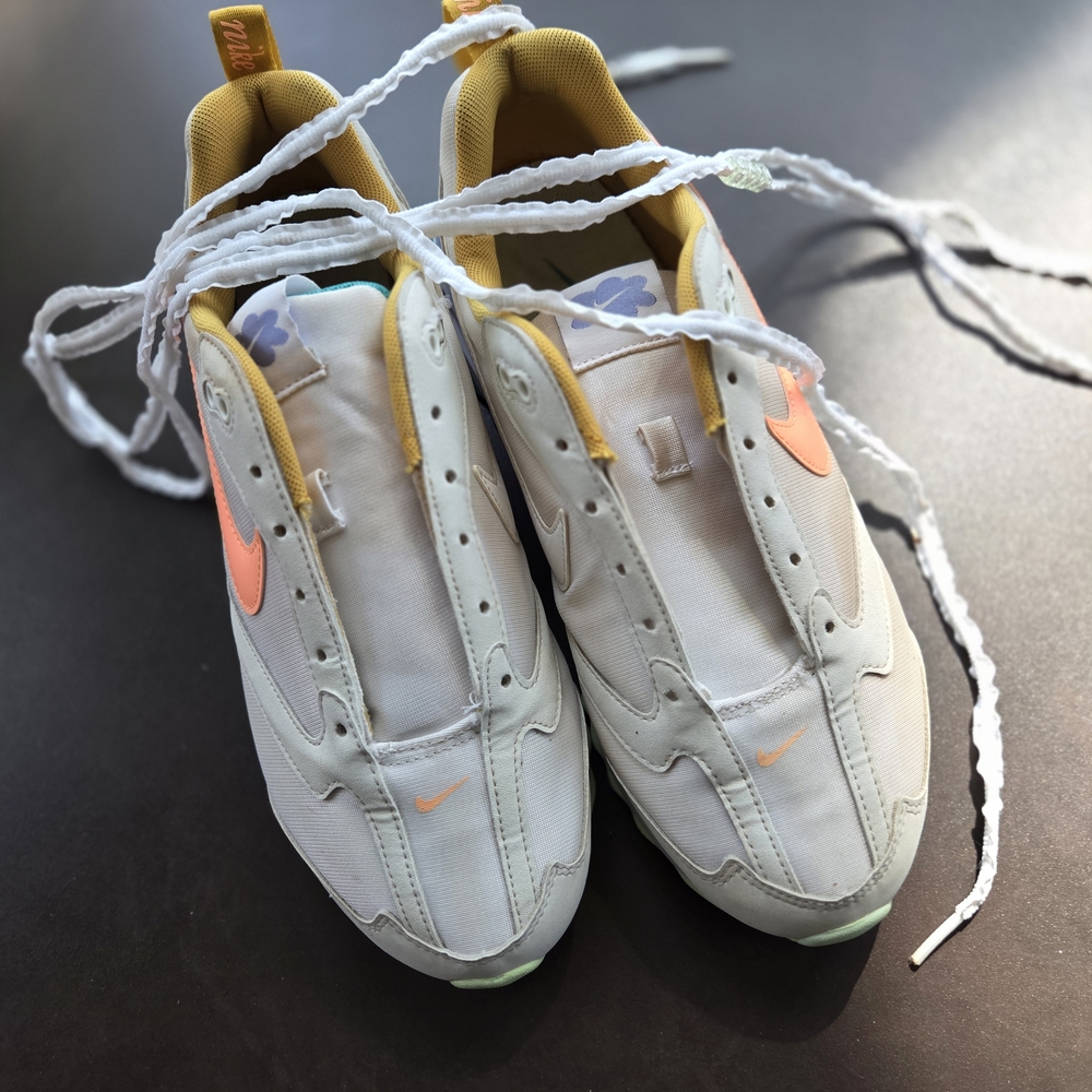 Nike Women's 8.5 Air Max Bella White Metallic Silver In Box